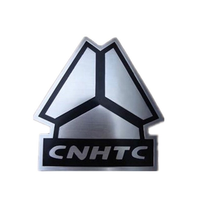 Sinotruk シールド Az1646950001 Cnhtc ロゴ あなたの重荷トラックに完璧な追加